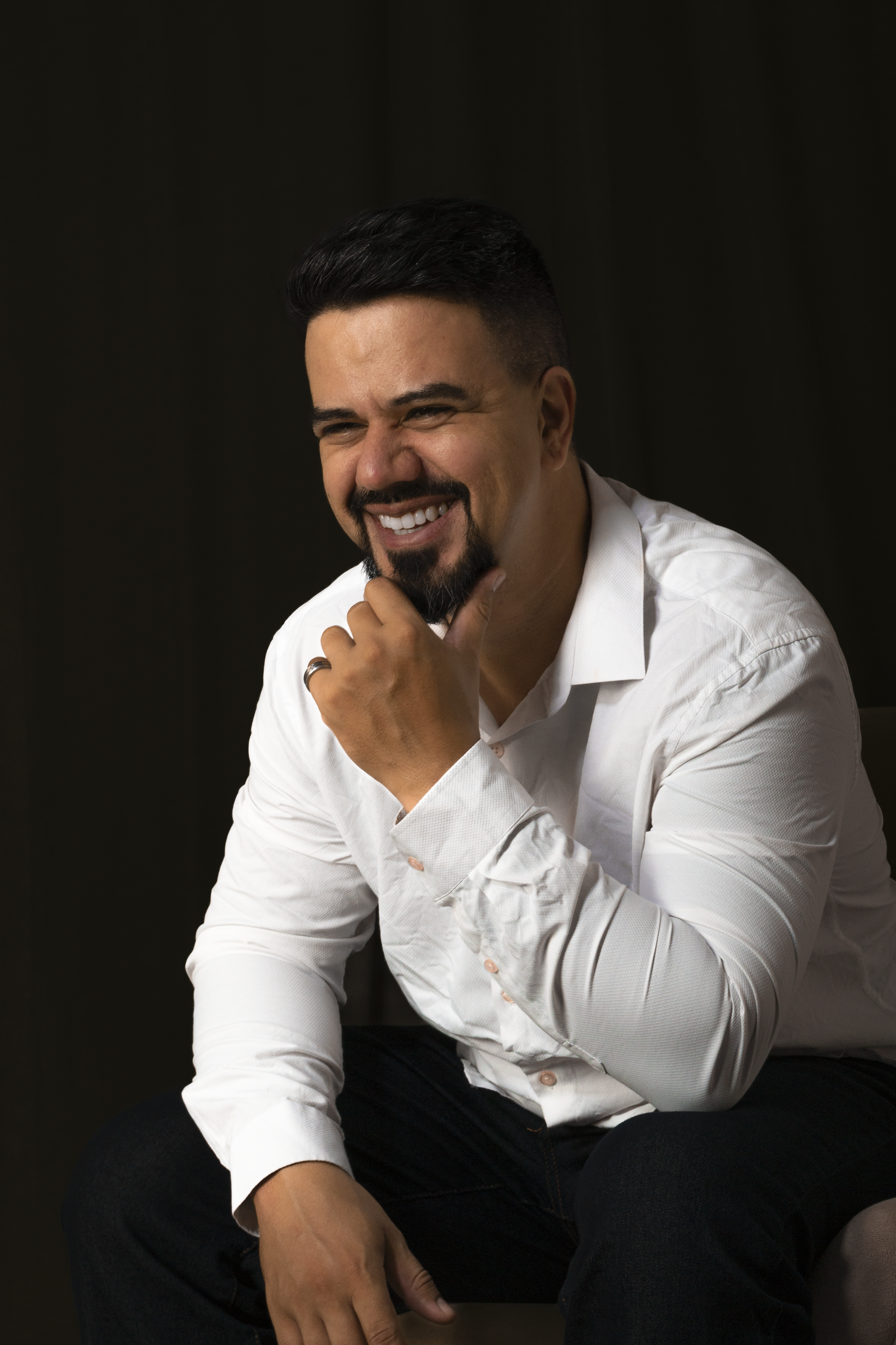 Dr. Matheus em atendimento